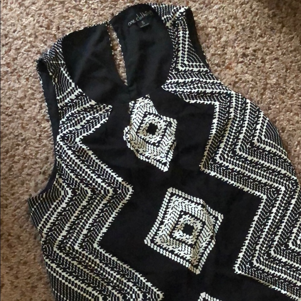 Super cute dress! Never worn